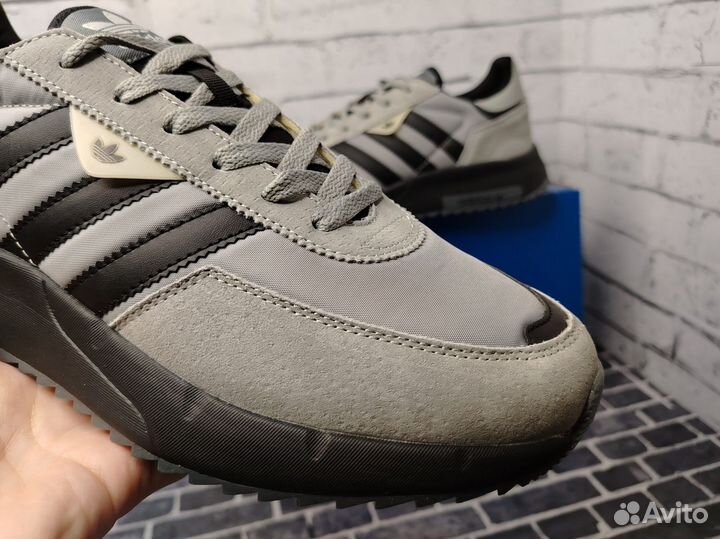 Кроссовки Adidas замшевые 44 - 28