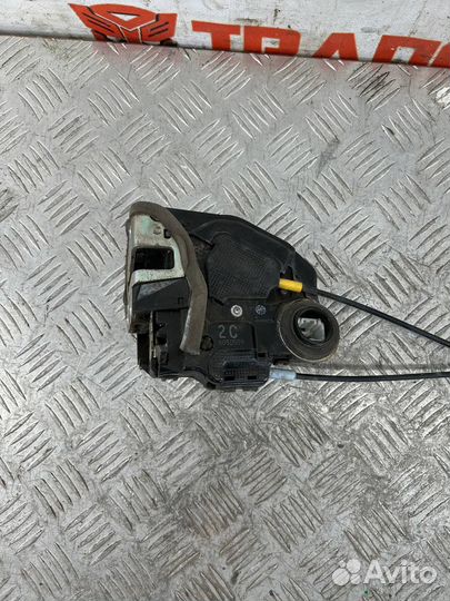 Замок двери задний левый Тойота Королла Филдер E14