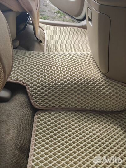 Автомобильные коврики на Toyota Ipsum 20