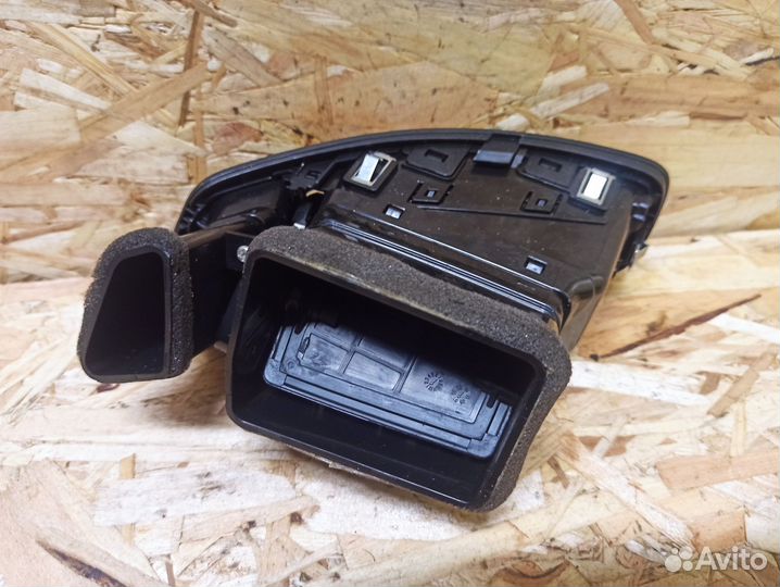 Дефлектор в торпедо правый Kia Ceed ED