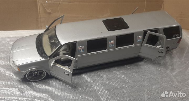 Модель Lincoln Navigator 1/24