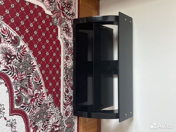 Стеклянная тумба под тв