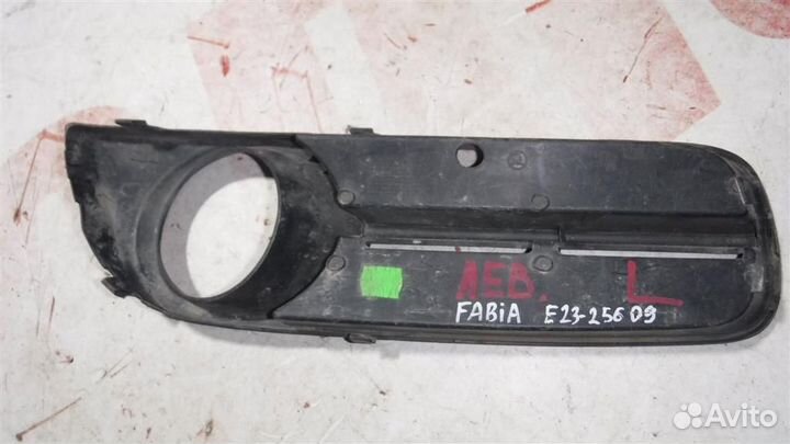 Решетка в бампер левая Skoda Fabia II (5J) 2007-2