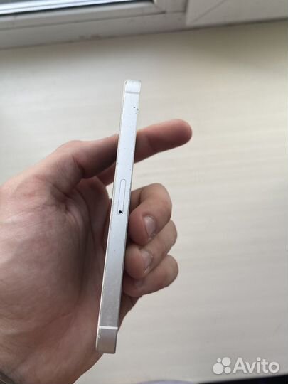 iPhone SE, 32 ГБ