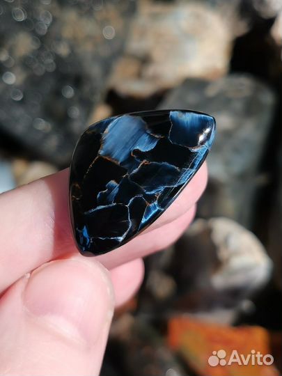 Петерсит, кабошон