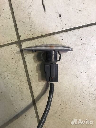 Повторитель в бампер передний правый Volvo S60