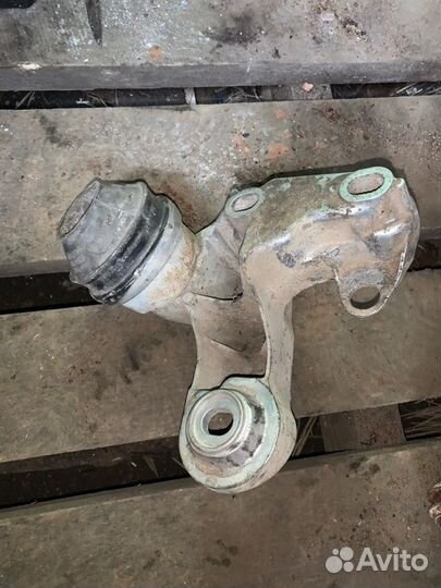 Кронштейн двигателя правый Audi A4 B5 1.8