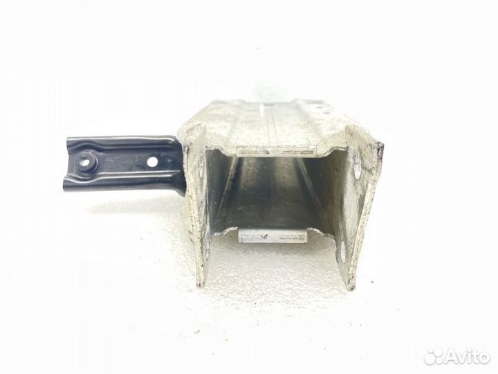 Кронштейн усилителя бампера передний правый