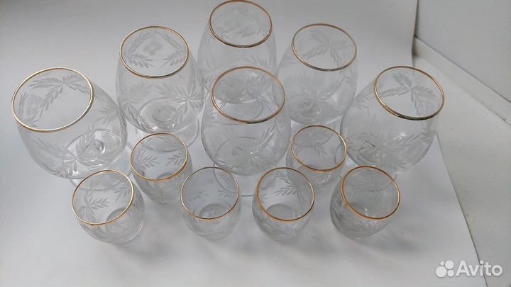 Набор бокалов и рюмок