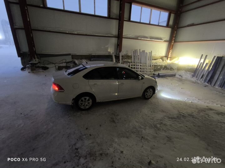 Volkswagen Polo 1.6 МТ, 2011, битый, 183 250 км