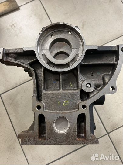 Блок цилиндров Renault с коленвалом