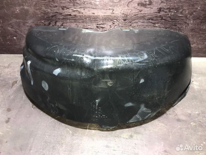 Подкрылок задний левый Ford Galaxy 2.3L dohc 1998