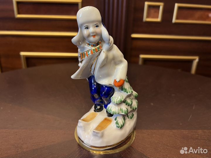 Фарфоровая статуэтка Лыжник, Киев