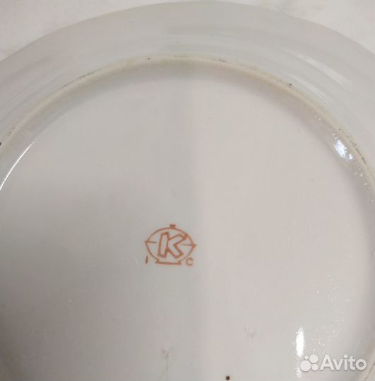 Набор фарфоровых тарелок