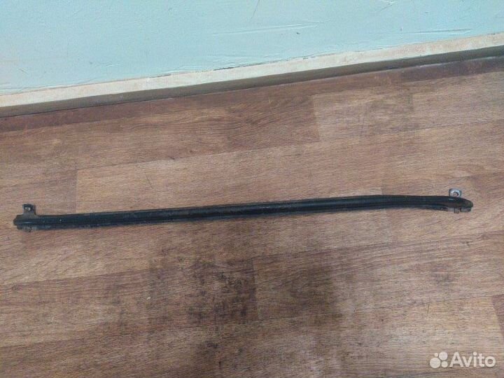 Усилитель бампера передний Volkswagen Polo хетчбек