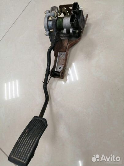 Педаль газа Nissan Primera P11 хетчбек CD20T 1997