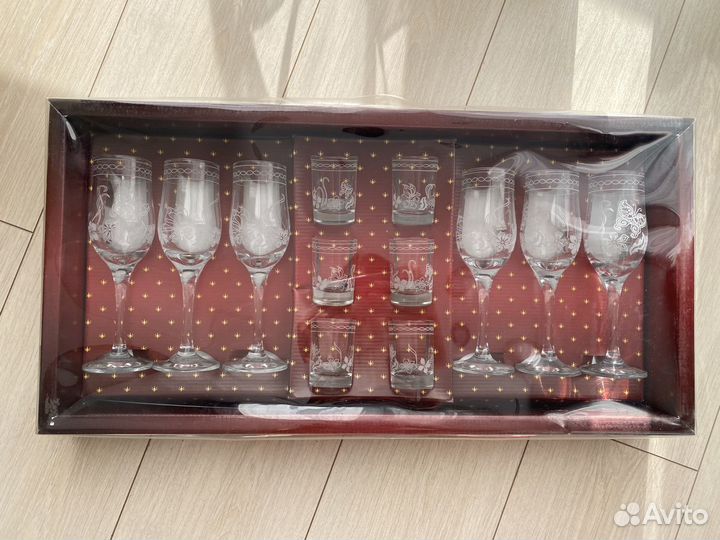 Набор бокалов и рюмок