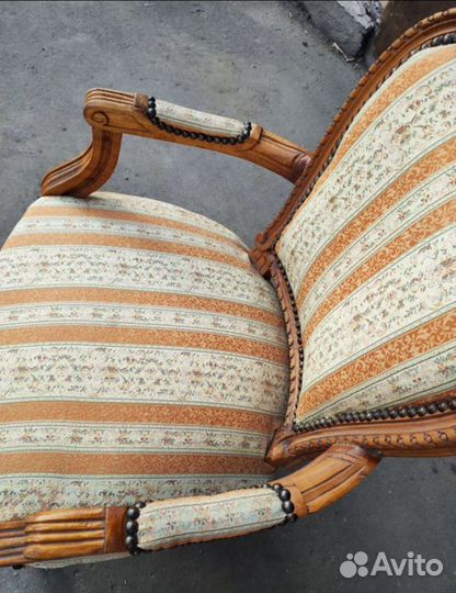 Кресло старинное