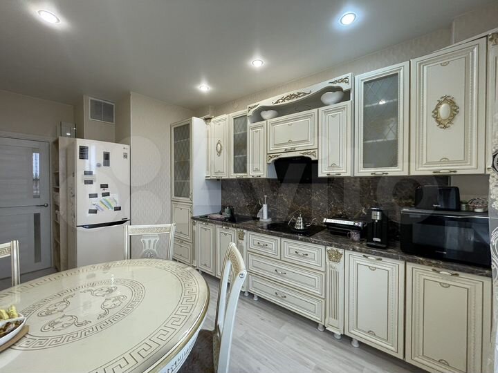 2-к. квартира, 60 м², 10/16 эт.