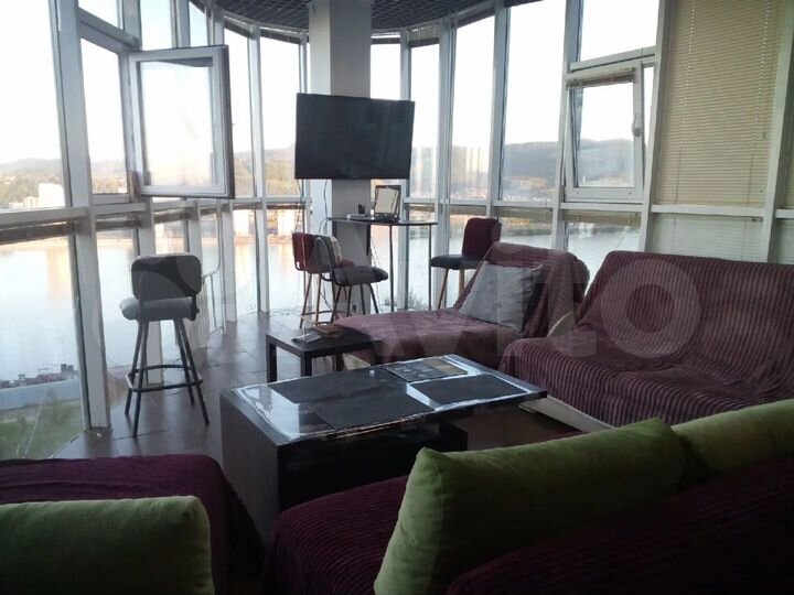 2-к. квартира, 58 м², 4/17 эт.