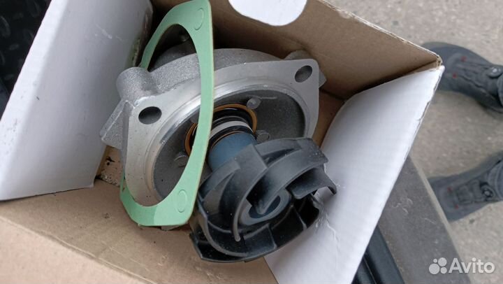 Водяной насос (помпа) TZA на Шевроле ниву