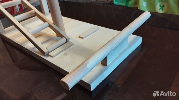 Игровой стенд для попугая