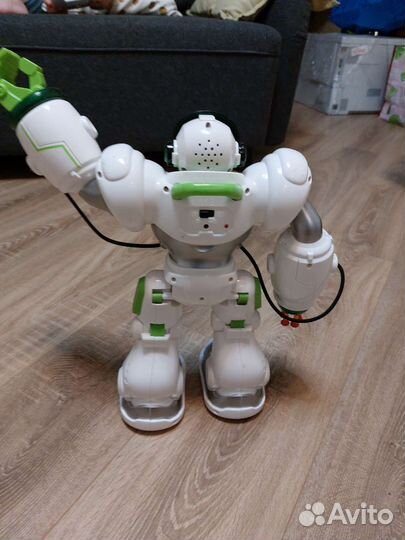 Робот на пульте управления