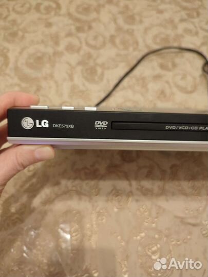DVD плеер LG dke573xb