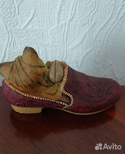 Статуэтка спящий котёнок