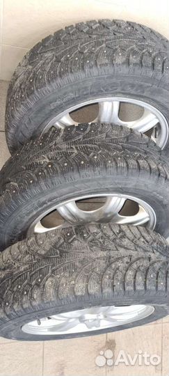 Hankook Winter I'Pike W409 215/60 R16 95T