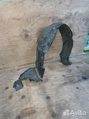 Подкрылок передний правый Toyota Prius 2 NHW20