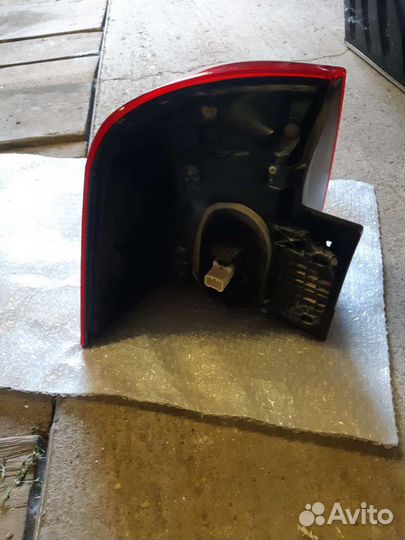 Задние фонари на Ленд крузер 200 комплект