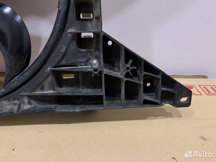 LADA Largus диффузор радиатора