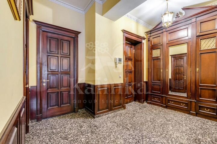 Дом 760 м² на участке 57 сот.