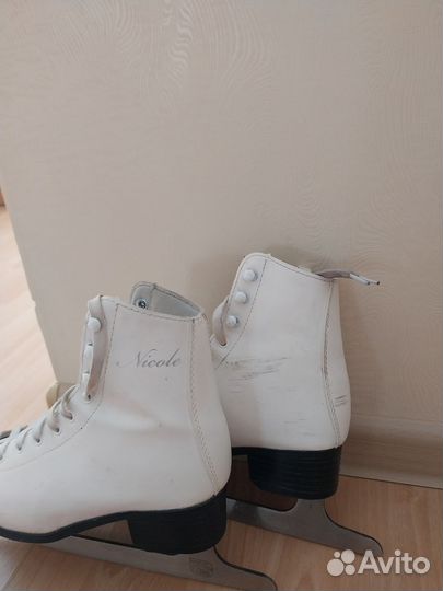 Коньки женские 37 размера