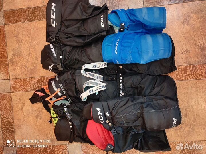 Коньки хоккейные защита щитки краги клюшка шлема