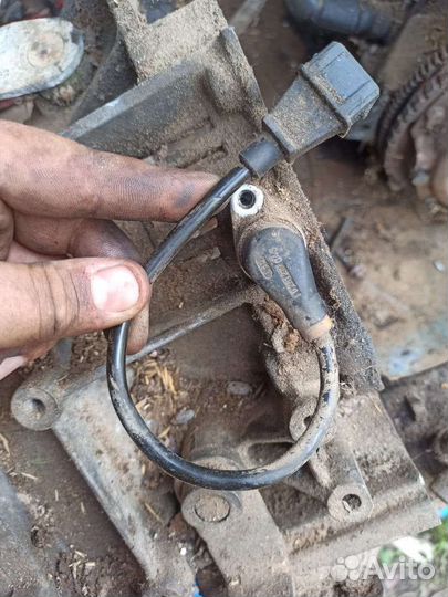 Датчик положения коленвала peugeot 405 1,6