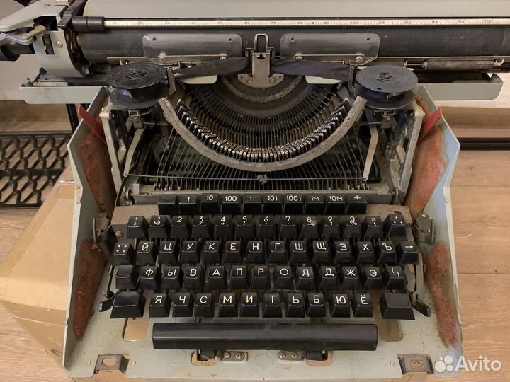 Печатная машинка Листвица