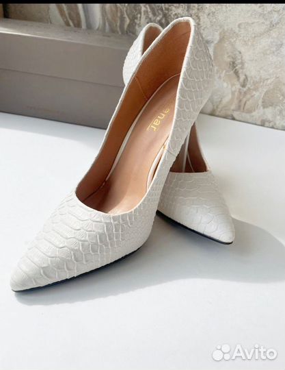 Туфли женские 38 размер белые