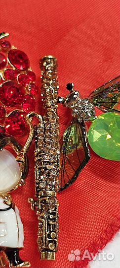Брошки новые необычные стекло металл хороши выбор