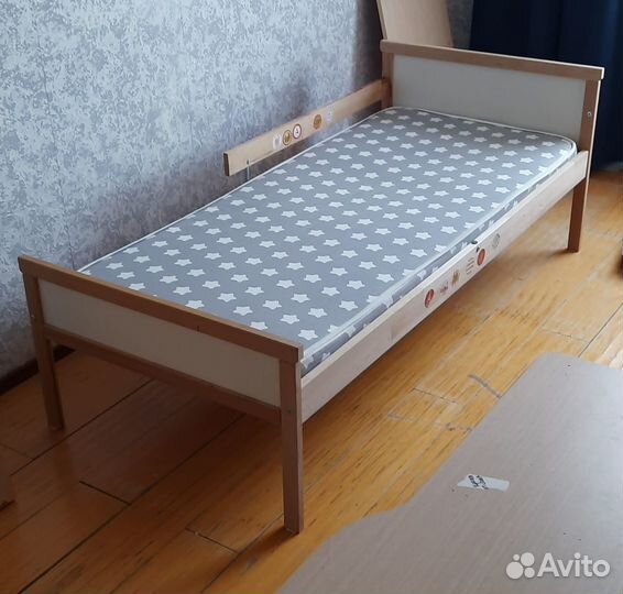 Кровать детская с матрасом