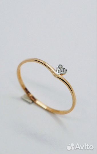 Золотое кольцо с бриллиантом
