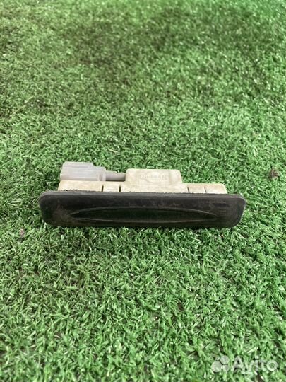 Кнопка открывания багажника Nissan Primera p12