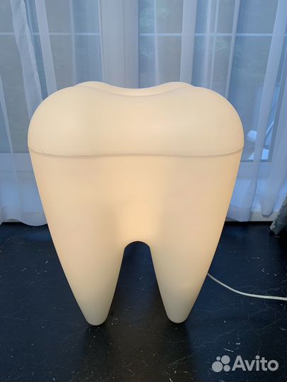 Лампа настольная в виде зуба