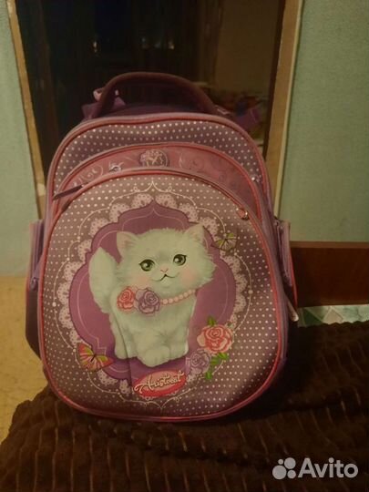 Рюкзак для девочки школьный,он почти новый