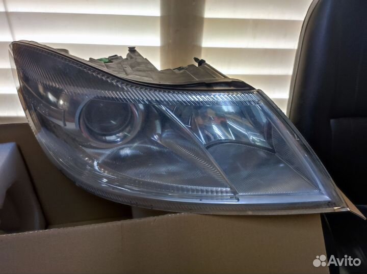 Фара правая skoda octavia А5. 2008-2013 года