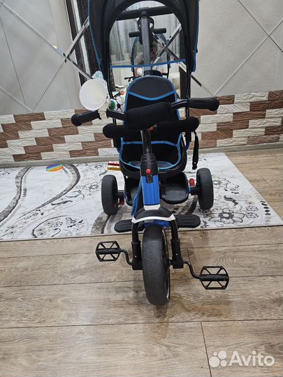 Детский трехколесный велосипед с ручкой