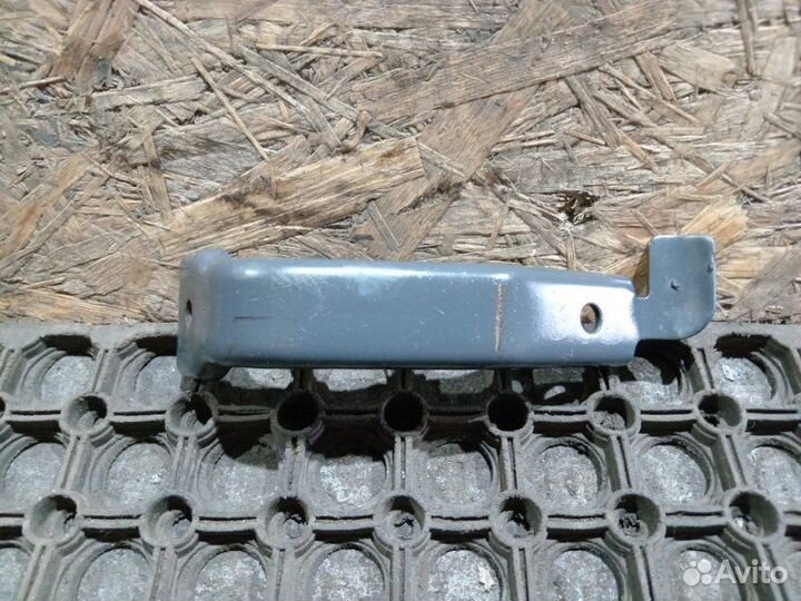 Кронштейн противошумного экрана Scania P8X400