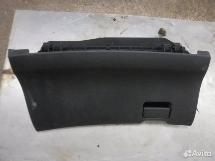 Бардачок Toyota Corolla 151 1ZR 2013