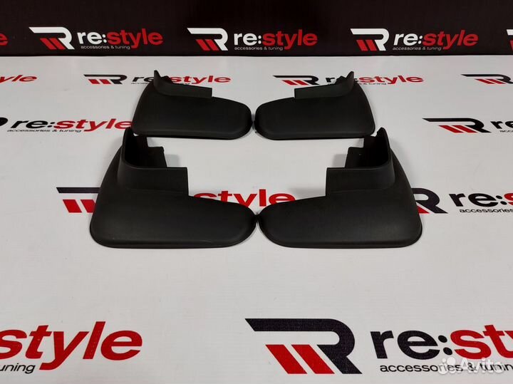 Брызговики Nissan Tiida 11 N983